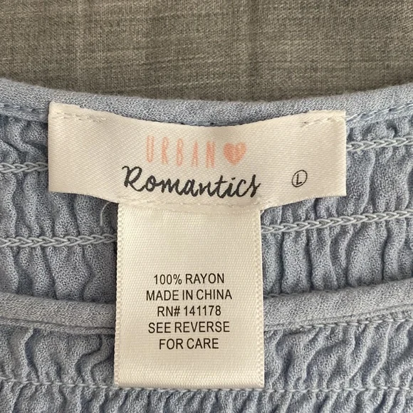 Urban Romantics Size L Flowy Top - Picture 3 of 4